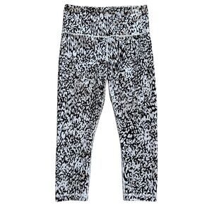 Athleta Elation Capri Leggings Womens S Black & White Ocelot Animal Print Gym